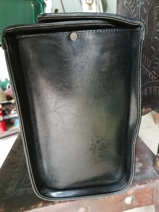 mala antiga de medico em pele , ler anuncio