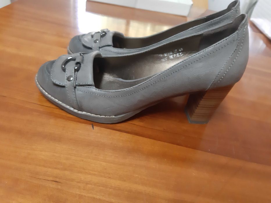 2 pares de sapatos de pele nunca usados 39, 40