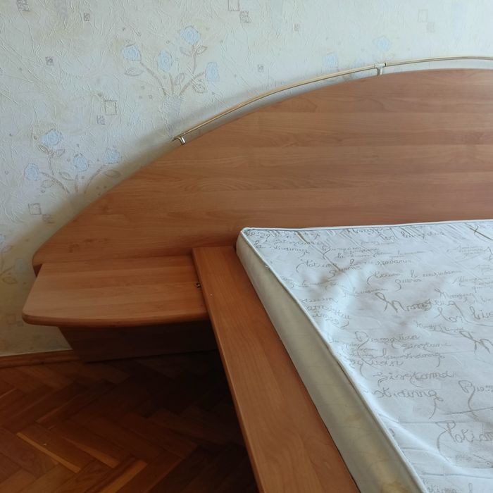 Łóżko z materacem 220x250x186 do sypialni