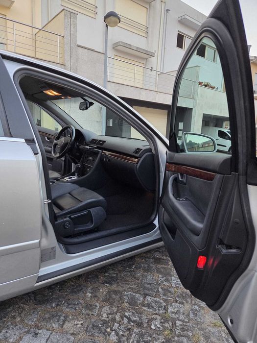 Audi A4 3.0 V6 Quattro – 220 CV | Caixa Automática | Excelente Estado