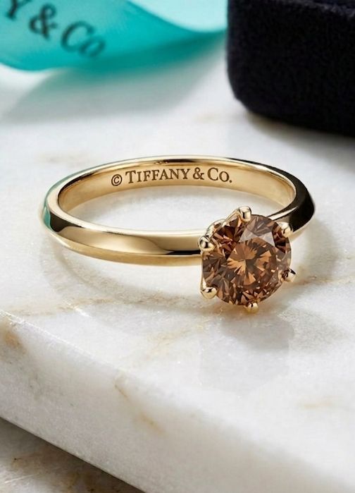 Золота каблучка Tiffany з натуральним коньячним  діамантом