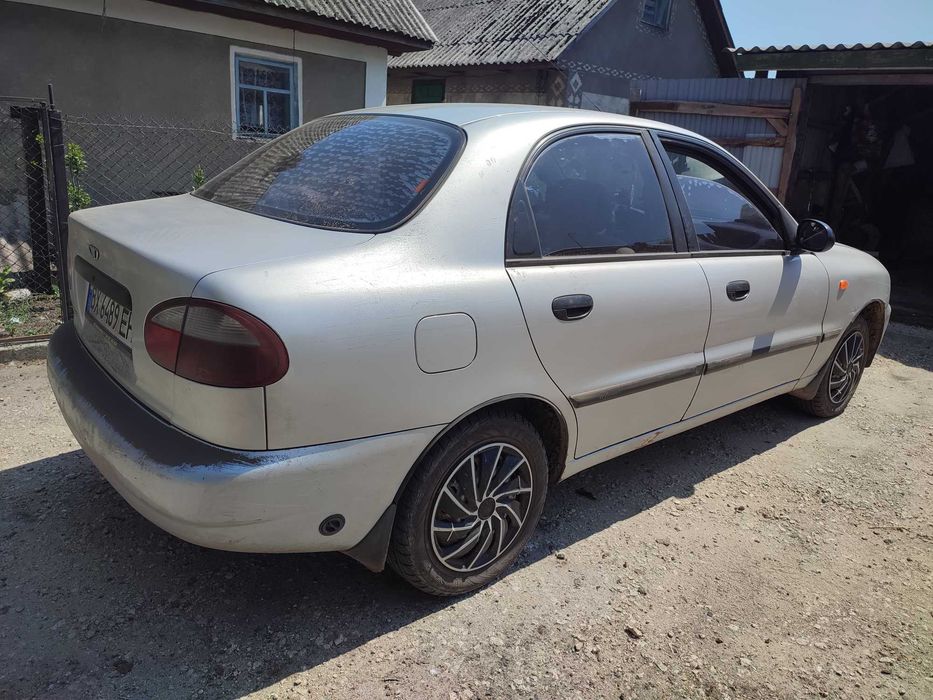 Автомобіль Lanos