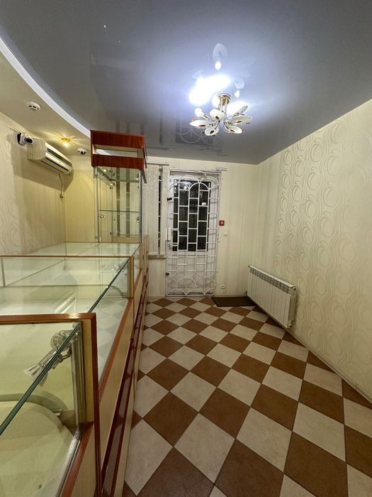 Продаж комерційної нерухомості: офіс та магазин