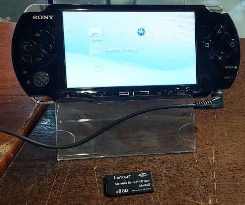 Konsola Sony PSP Slim 3004 BRAK BATERII ładowarka karta 8GB Soft. 6.39 SPRAWNA