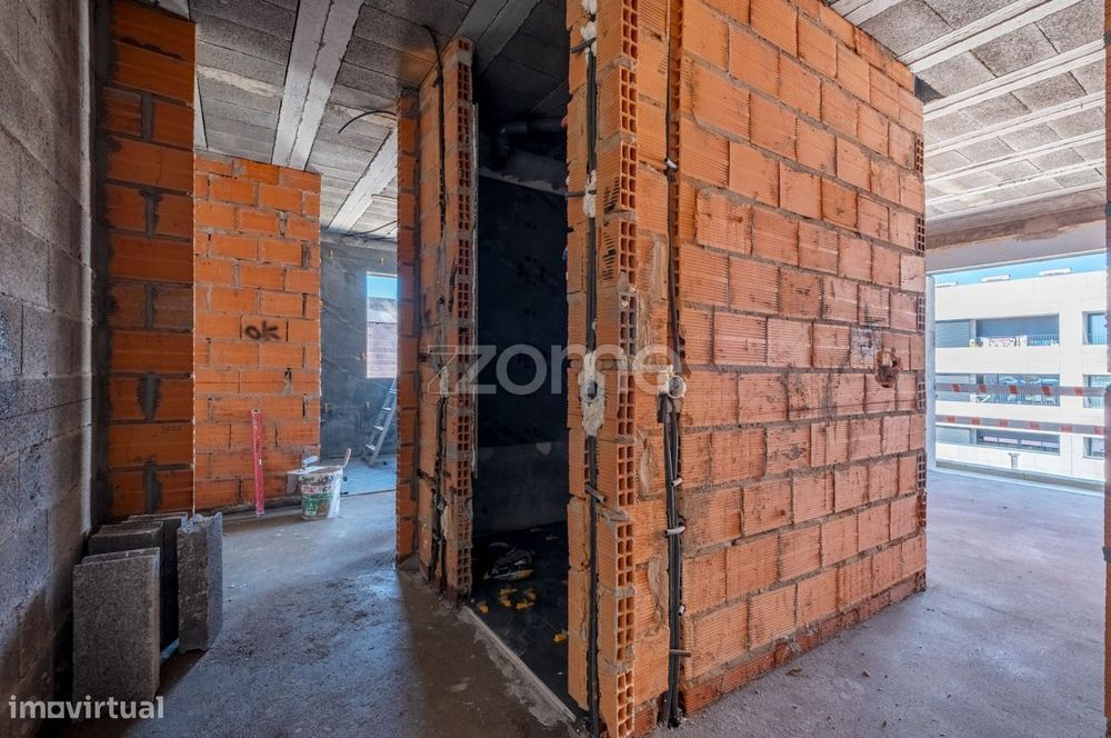 Apartamento T2 novo c/varanda e 2 lug. garagem - Brufe Green,Famali...