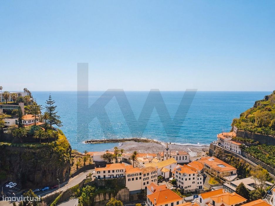 Terreno de 600m2 com Vista sobre o Mar e Cidade da Ponta do Sol