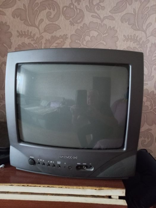 Компактний телевізор Daewood в гарному стані с пультом