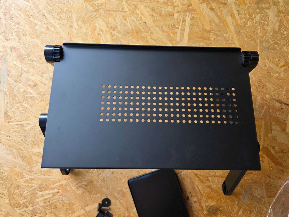 Regulowany Stolik Pod Laptopa Nestling – Komfort Pracy w Każdym Miejscu