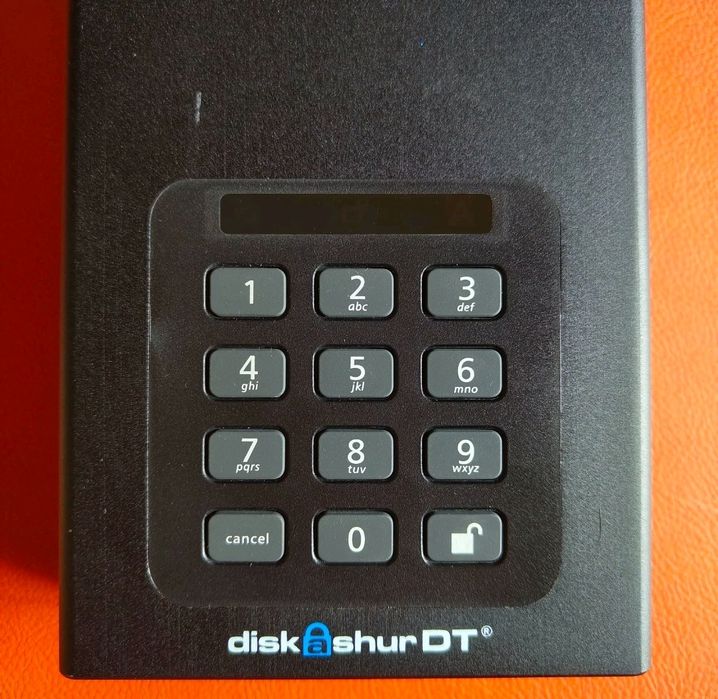 iStorage diskAshur DT 8TB зовнішній портативний диск за кодовим замком