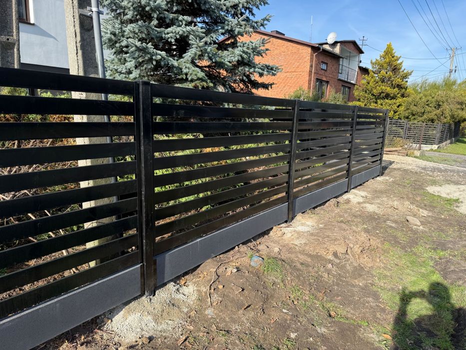 OGRODZENIE PALISADOWE  PALISADA montaż słupek ogrodzeniowy panelowe