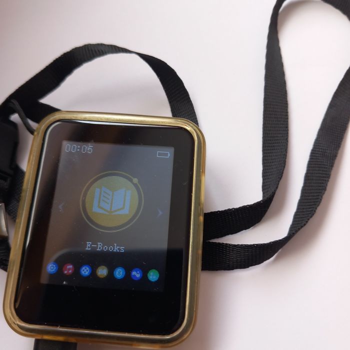 Odwarzacz mp3 , radio , e book "Geekera"