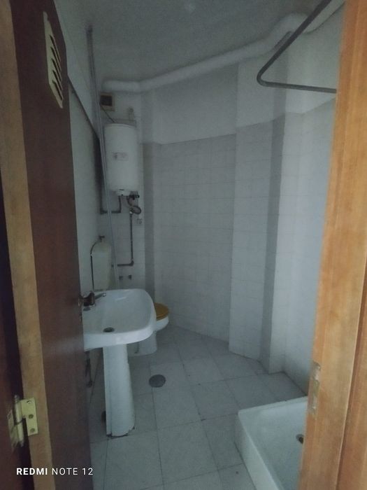 Loja em Coimbra para arrendamento.