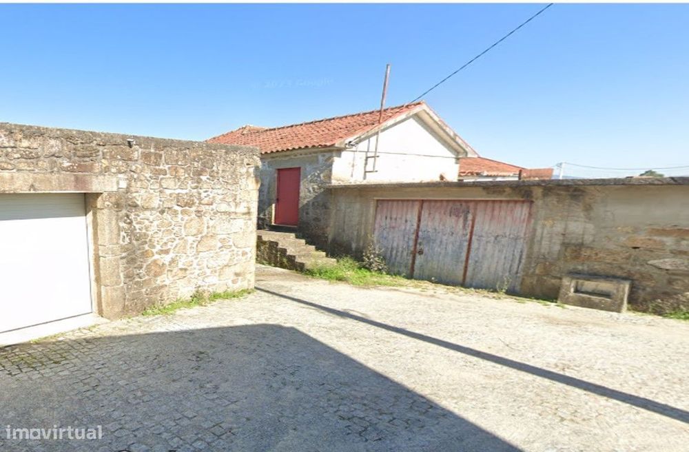 Moradia com terreno de 22.630m2 em Santa Eugénia, Barcelos
