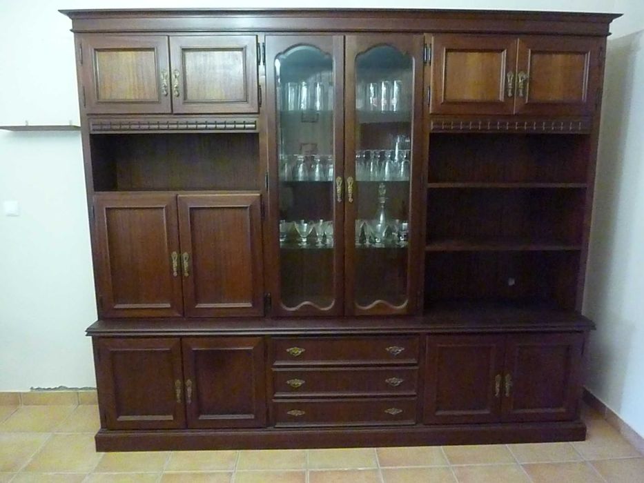 Móvel de sala, bastante grande