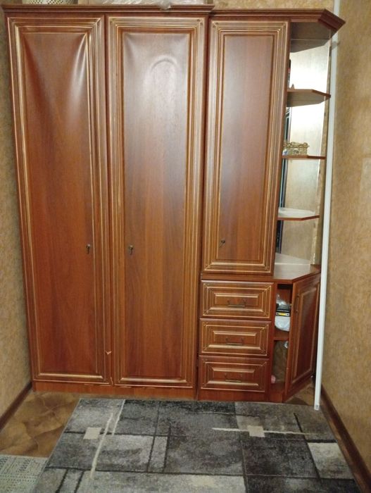 Продам Шкаф стенка