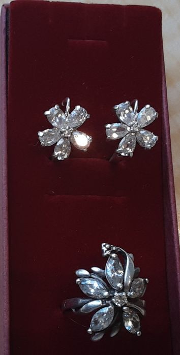 Срібні сережки і каблучка з цирконом 925 проба ХЮЗ 10,4 грам Нове