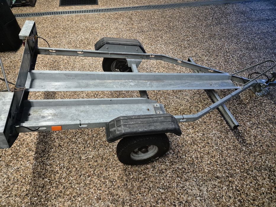 Atrelado para uma mota