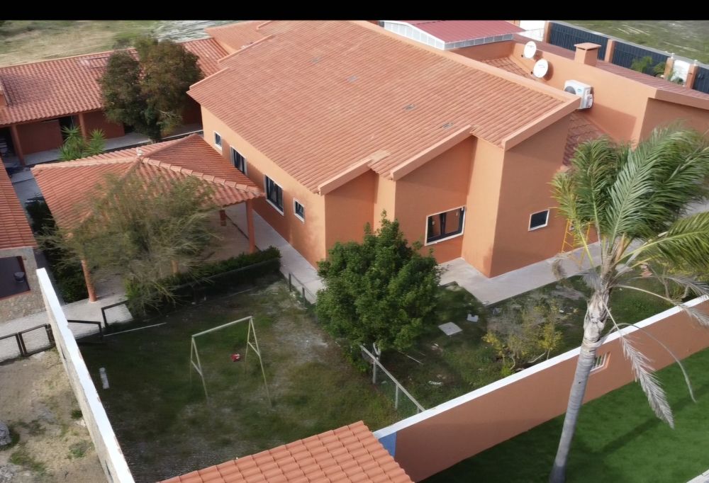 Construção, pintura, demolição.