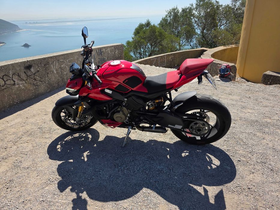 Ducati Streetfighter V4S
