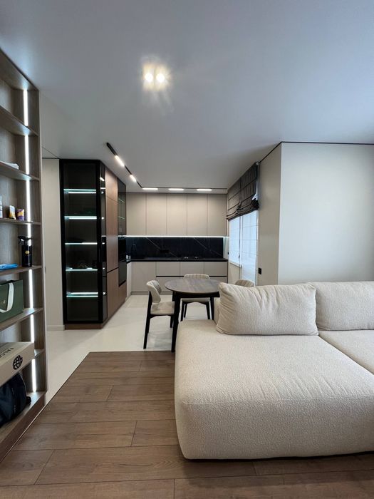 Сучасна 1 кімнатна з терасою по вул. Вовчинецька