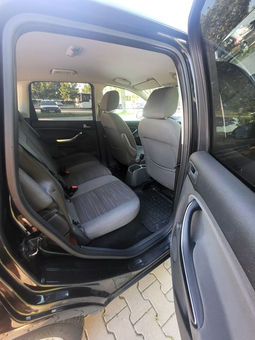 Ford C-Max 2010.