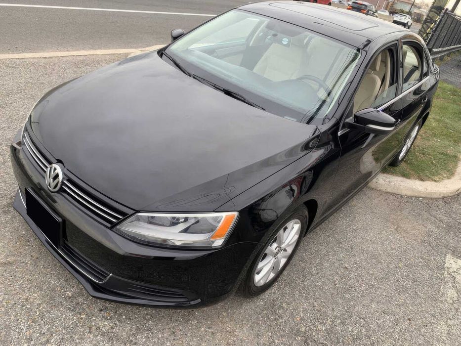 Volkswagen Jetta SE with Conv and Sunroof      2013