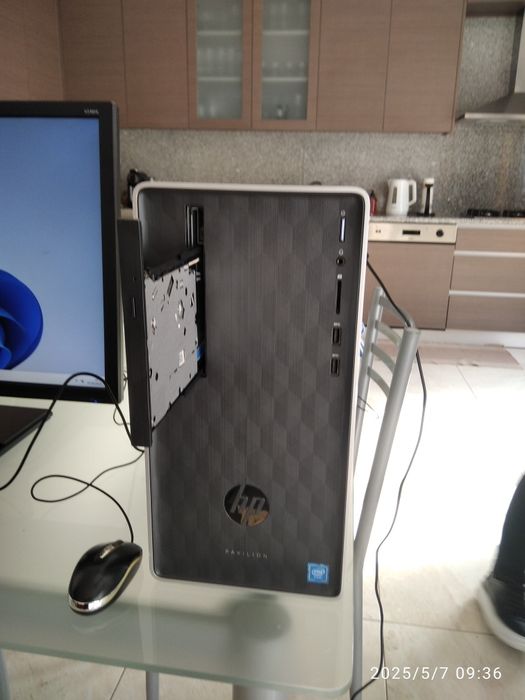 Torre HP Pavilion 590-A000NP . Monitor Acer V246 HL, teclado, Rato.