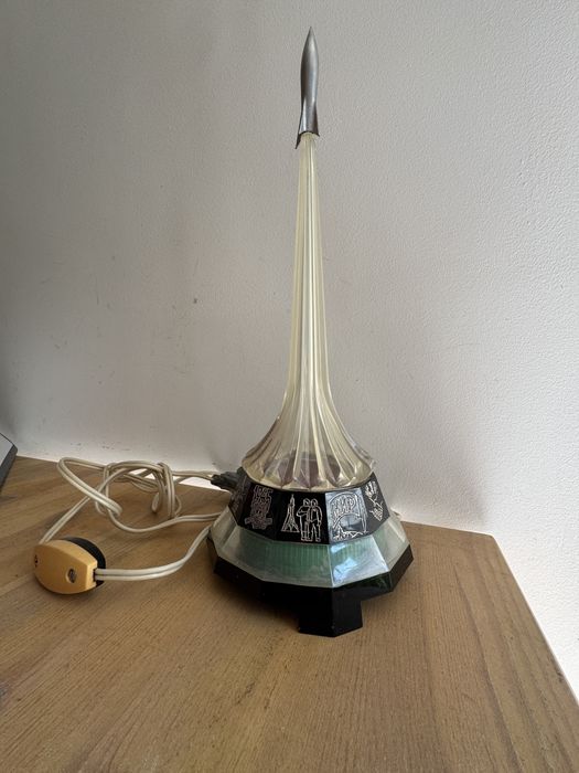 Lampka nocna z rakietą