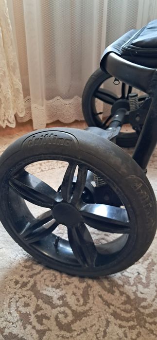 Б/У коляска для  маленьких діток