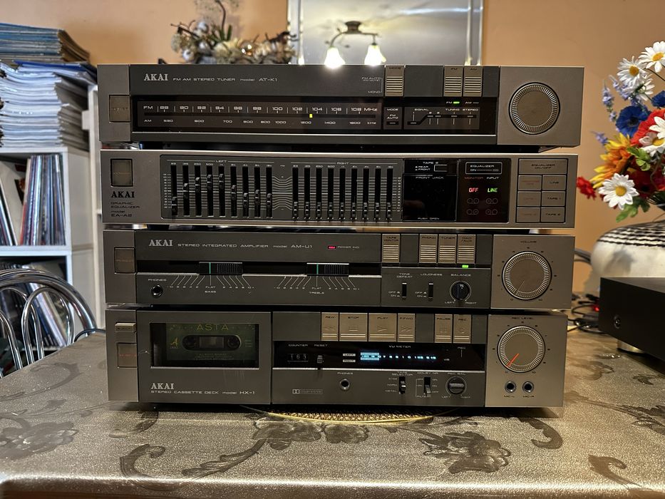 Wieża AKAI  4 elementy- srebrna