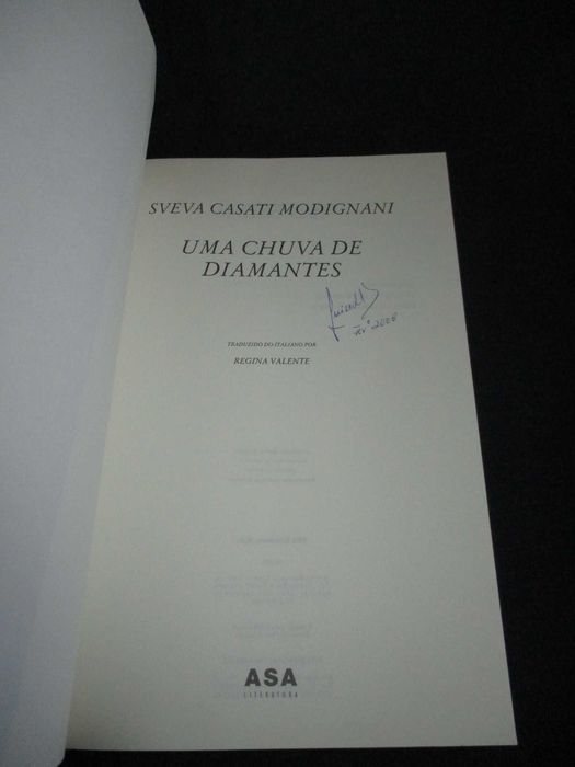Livro Uma Chuva de Diamantes Sveva Casati Modignani