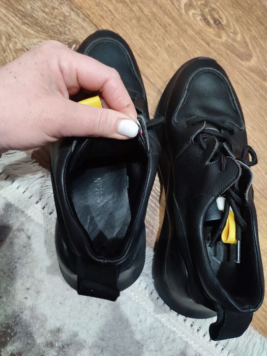 Кросівки на 24,5