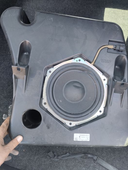 Сабвуфер  Тесла модел S