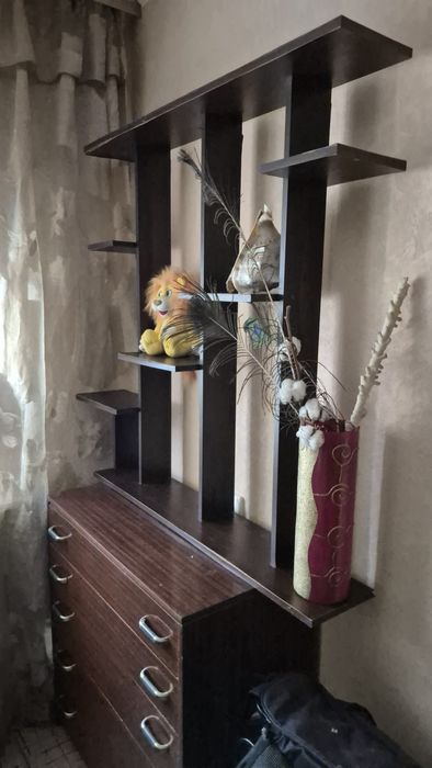 Настінна полиця для квітів