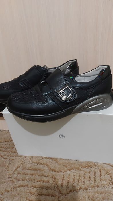 Туфлі- кросівки для дівчинки