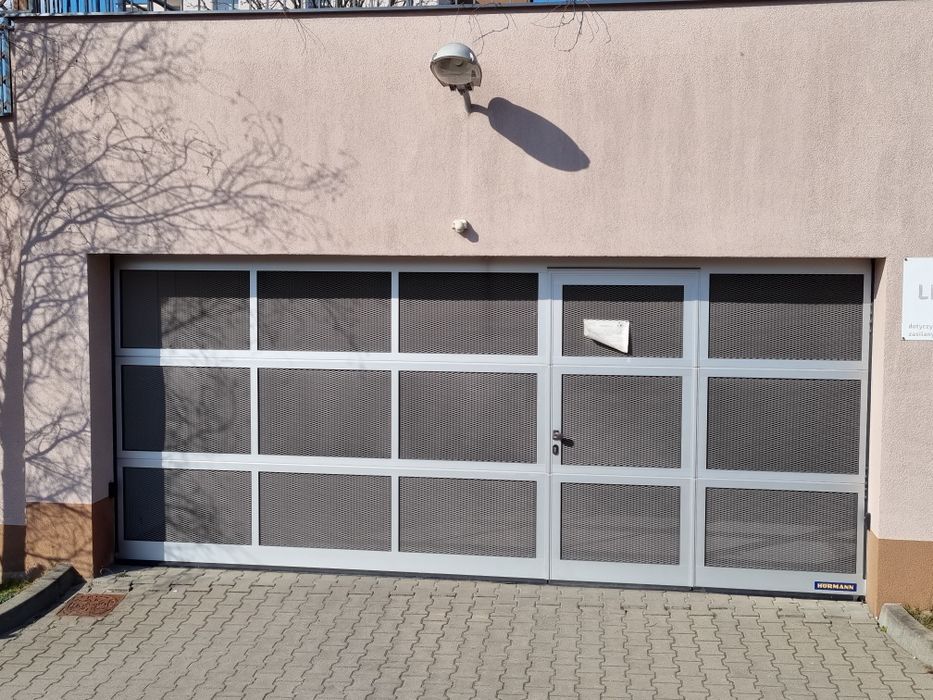 Miejsce parkingowe w centrum Jarot