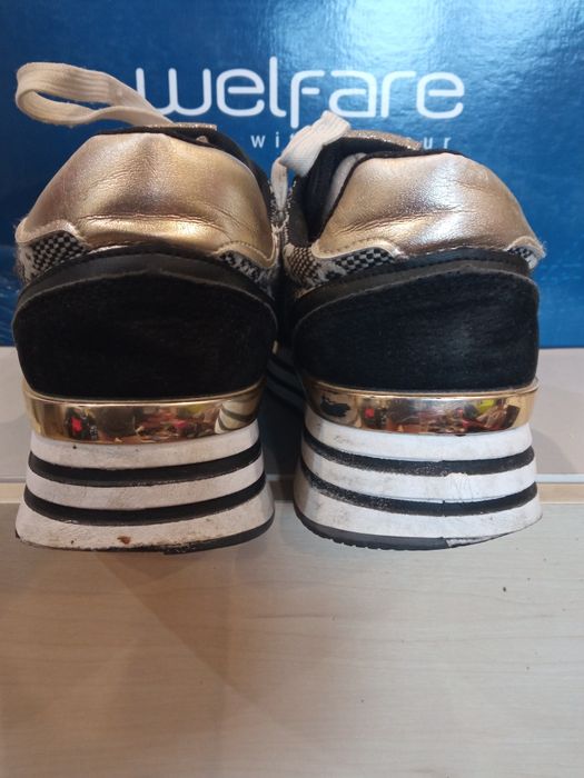 Продам женские демисезонные кроссовки  Even