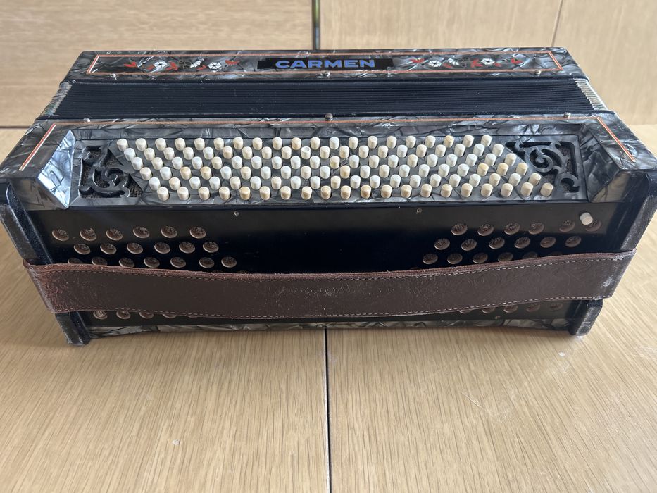 Akordeon hohner carmen 120 basów 3 chóry