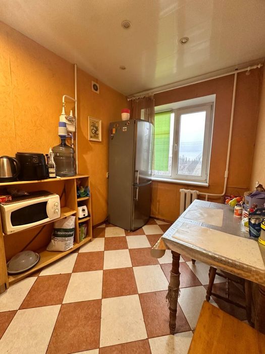 Продам 3 ком квартира  косметический ремон
