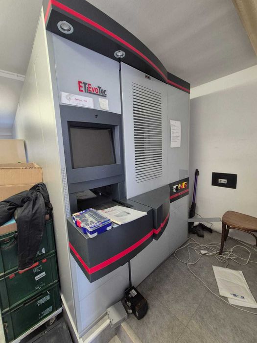 Vendo máquina automática para distribuição de medicação para farmácias!