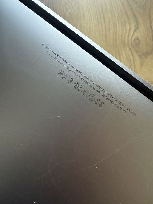 MacBook A1707 uszkodzona matryca