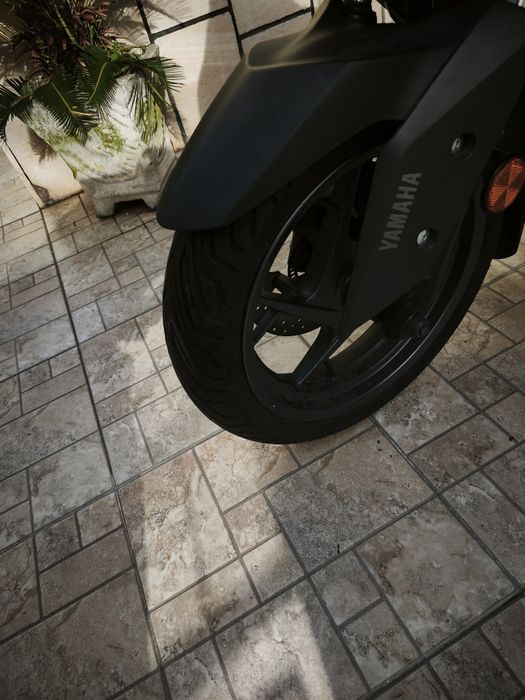 Yamaha X-Max 125cc
Us