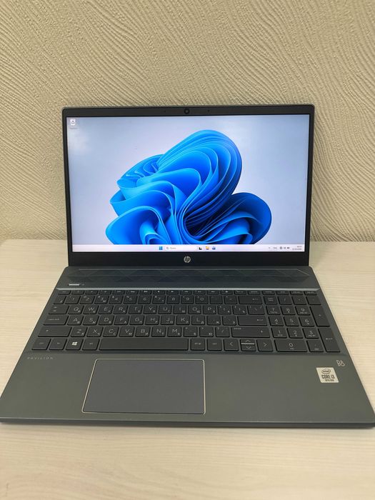 Красивий HP Pavilion Blue відмінний стан, 8\256\i3 intel ноутбук