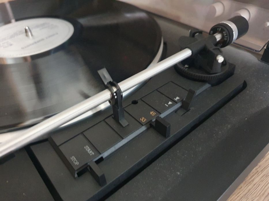 Wysokiej klasy gramofon Dual cs435