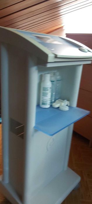 Máquina para tratamento médico-estético