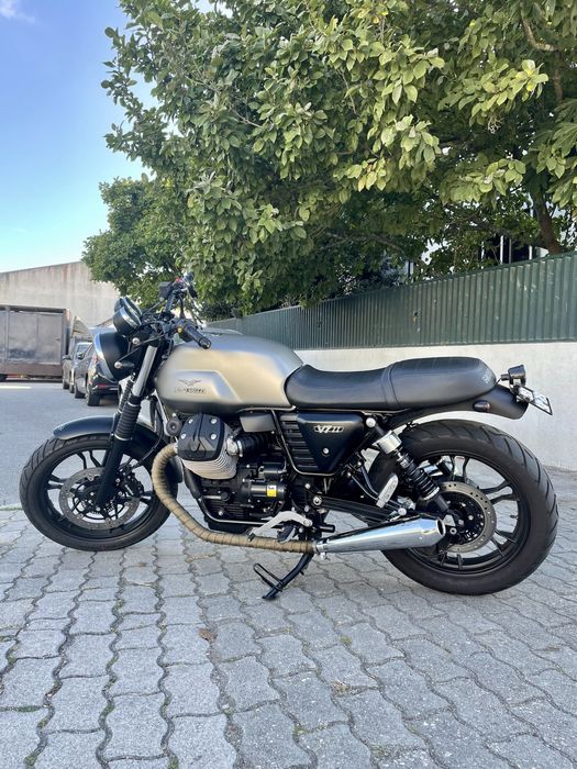 Moto Guzzi V7 Stone