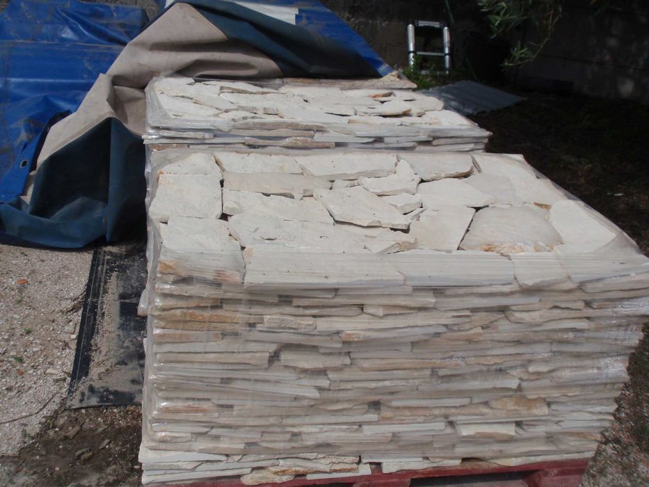 Gaviões, laje de pedra rustica