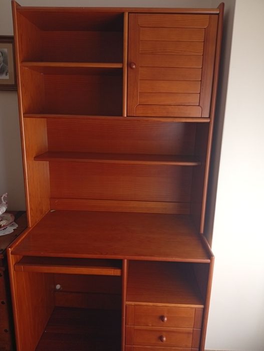 Secretaria com estante