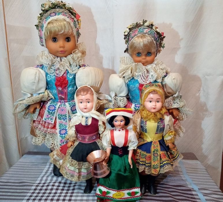 Колекційні ляльки Lidovа tvorba(Чехослов.) та сувенірна Eros Італія