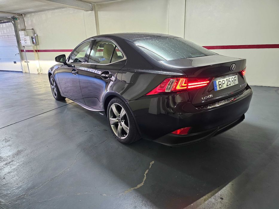 Lexus IS300h Preto64846538798595124